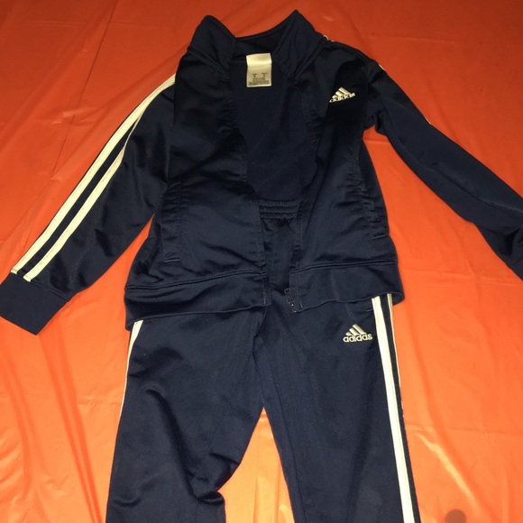 Adidas boys jogging suit - Picture 3 of 5